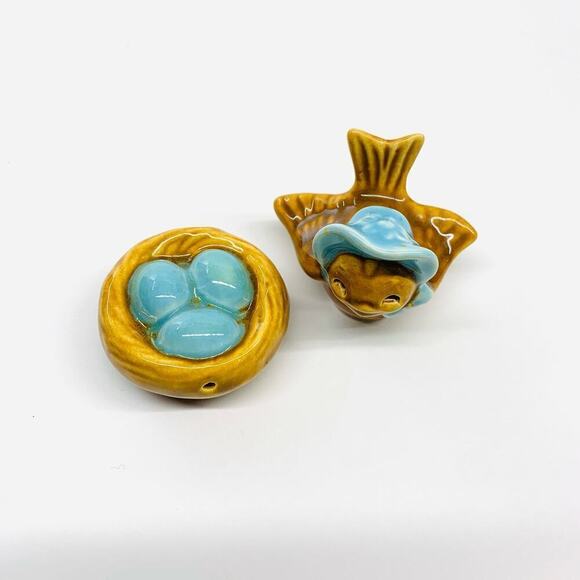 Vintage Salt and Pepper Shakers Arcadia Ceramics - Blue Bonnet Bird & Nest Eggs - Picture 2 of 8